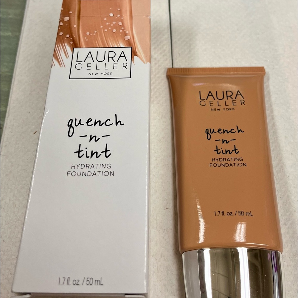 Laura Geller Quench-N-Tint Hydrating Foundation – Medium Deep – 1.7 fl oz / 50 m
